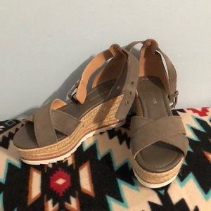 Marc Fisher Green Wedge Sandals 6 NWOT